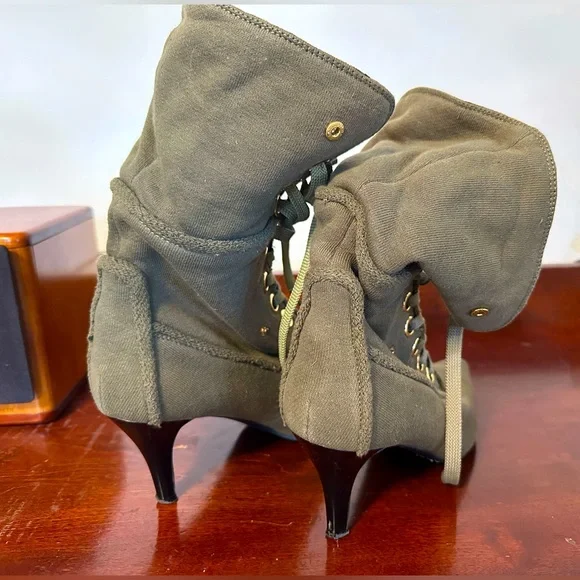 Funky, Unique Bootie - Picture 3 of 7